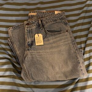 Low Loose Women's Jeans Levi’s color That's Fashion
Size: 31W x 30L